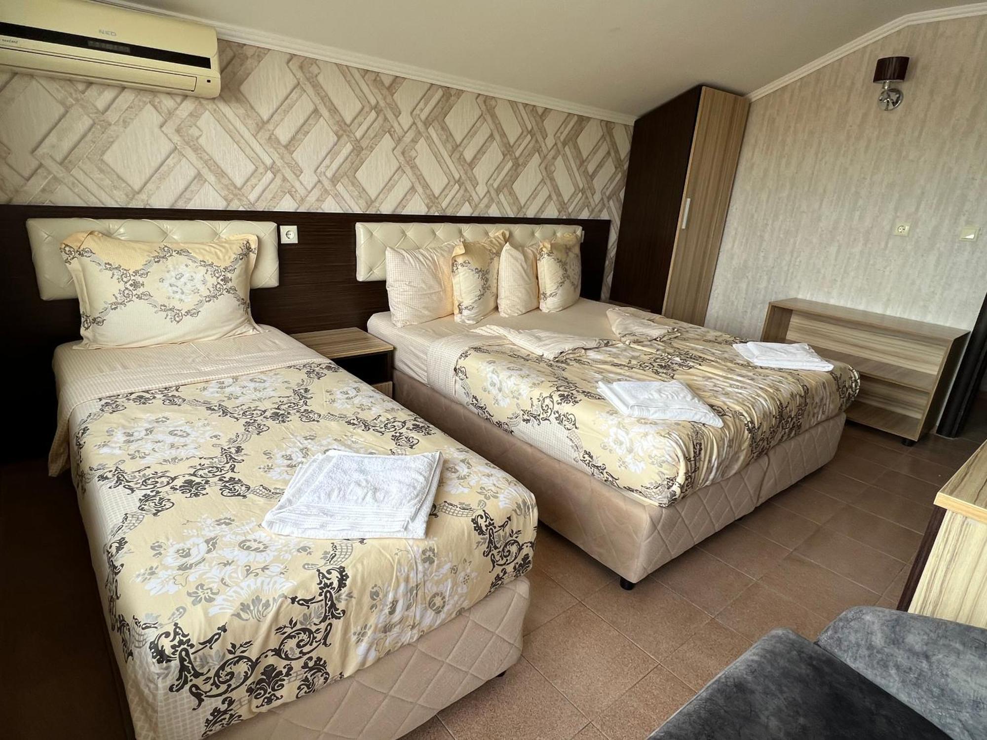 Hotel Lazur คีตาน ภายนอก รูปภาพ